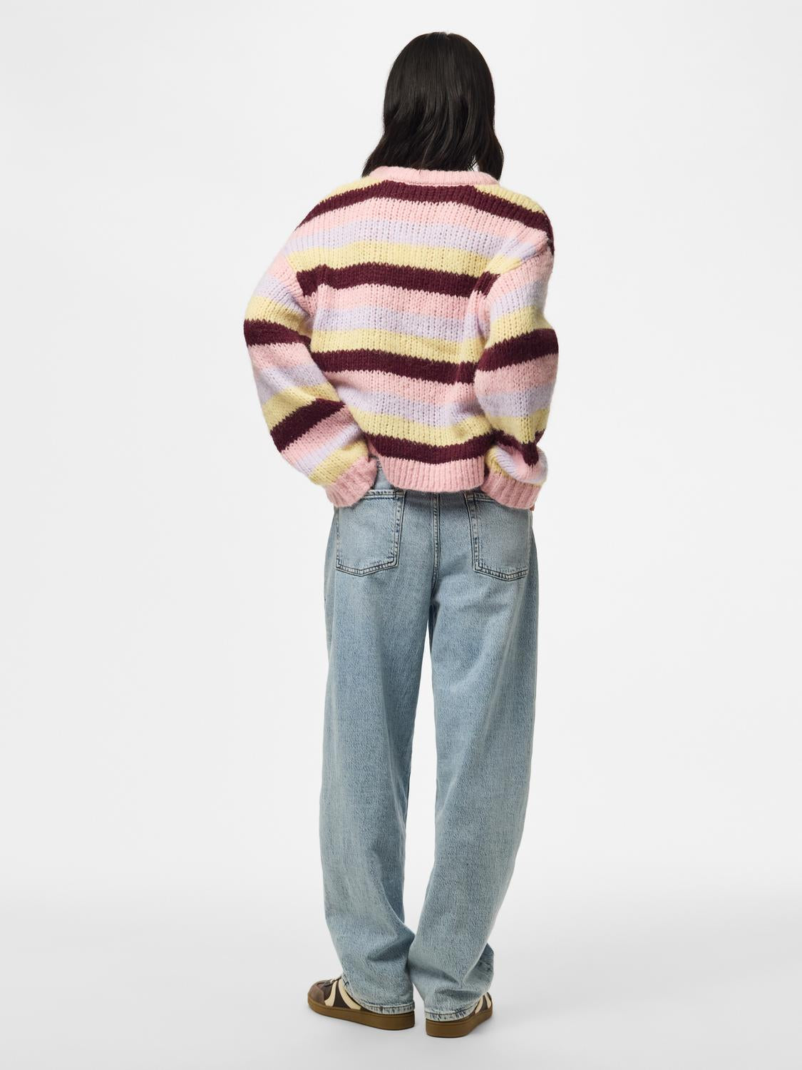 model_shot-back